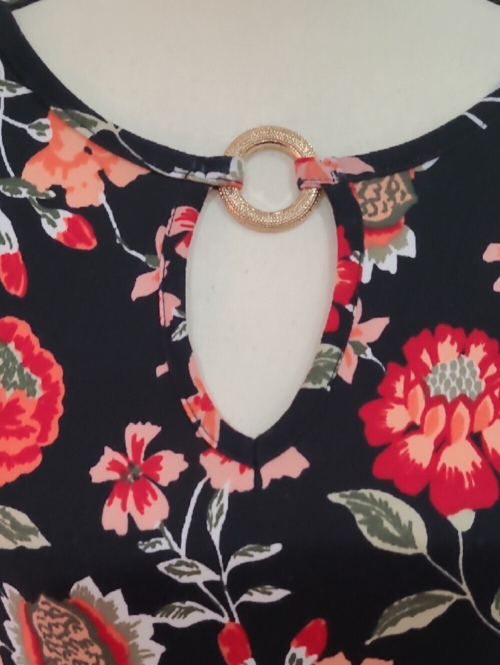 Misia Black Floral Keyhole Tunic Top - Red & Peach Flowers - Size M - Picture 3 of 7